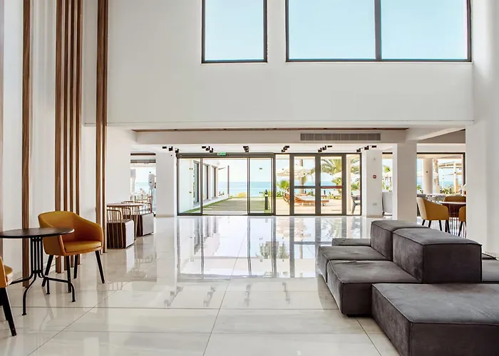 Piere - Anne Ajía Nápa