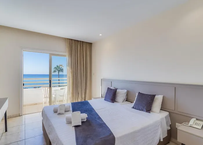 Piere - Anne Ayia Napa